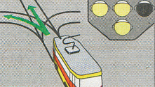 трамвайный светофор разрешает движение налево и прямо