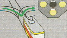 трамвайный светофор разрешает движение налево и направо