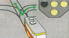 трамвайный светофор разрешает движение прямо и направо